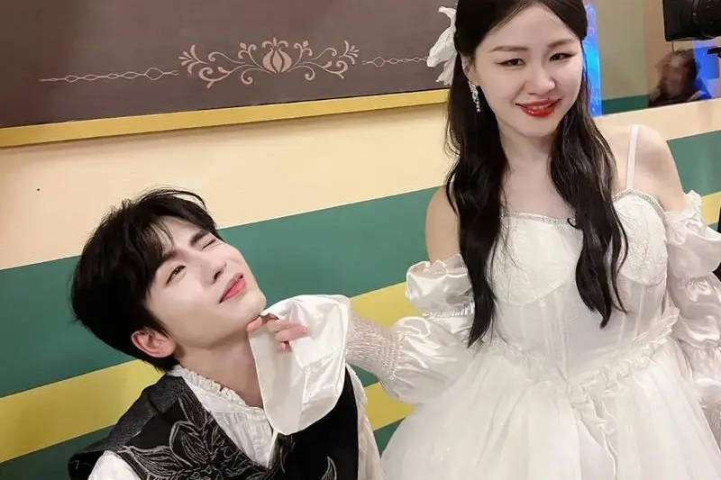 金靖直播感慨张凌赫人气飙升 调侃相处模式大变