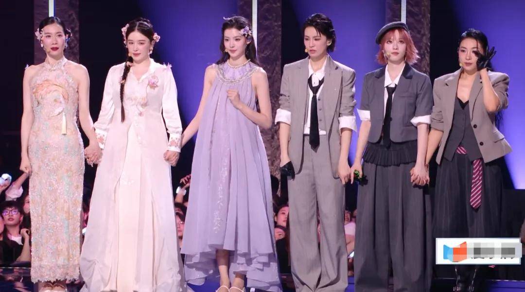 《乘风》直播假唱遭吐槽，口型对不上还玩文字游戏，网友喊话退钱封面图