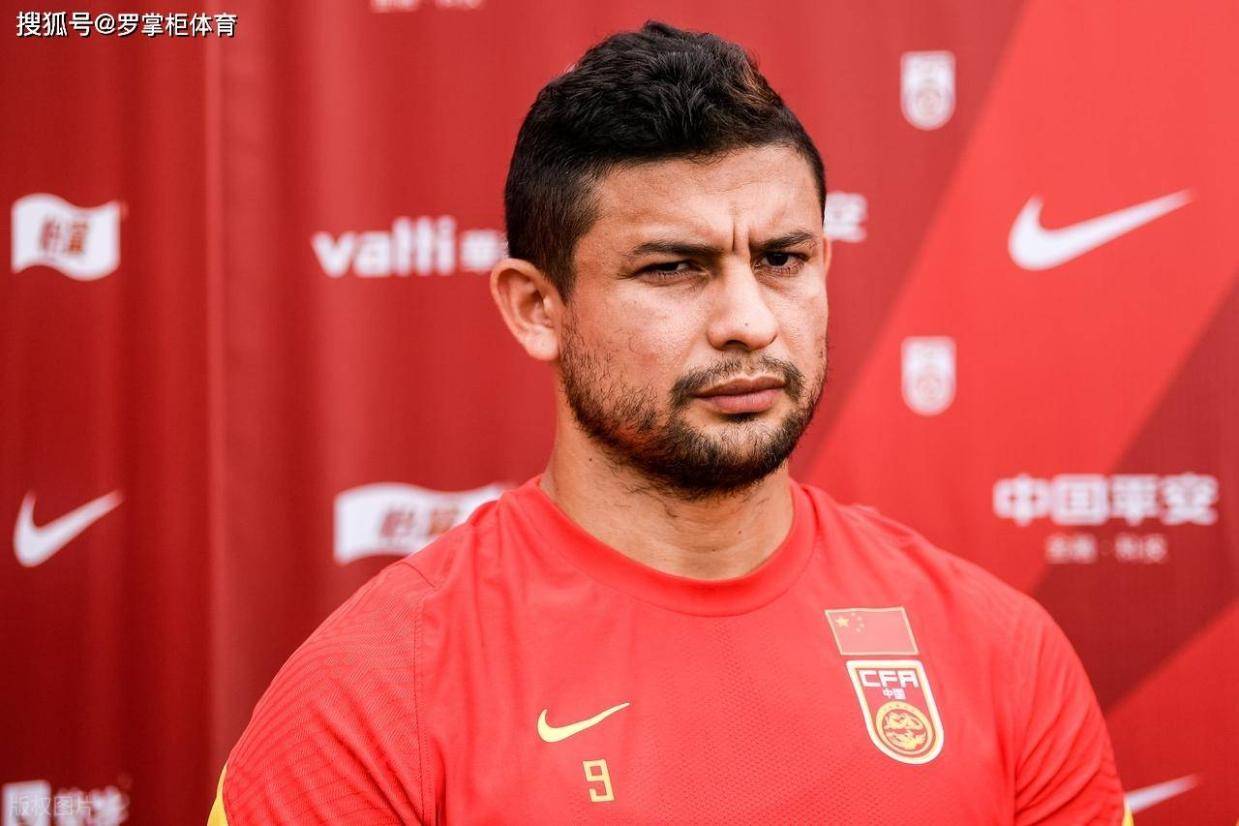 意外吗？归化国脚艾克森迎来久违消息，喊话想重返中国，想念球迷