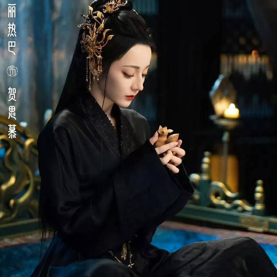 原创            都是流量加华服，《白日提灯》热度不敌《月鳞绮纪》，郭敬明的打法哪里高明？