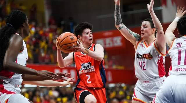 没有李梦依旧勇猛！女篮霸主第三冠稳了，宫鲁鸣厚爱的球员崭露头角