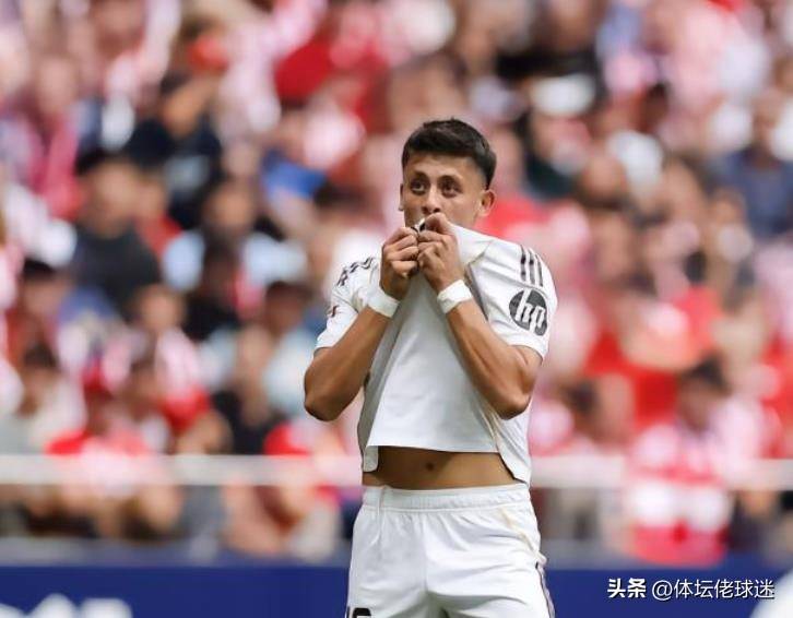 站着封神！35秒吊射+任意球世界波，红牌也遮不住9000万新核光芒