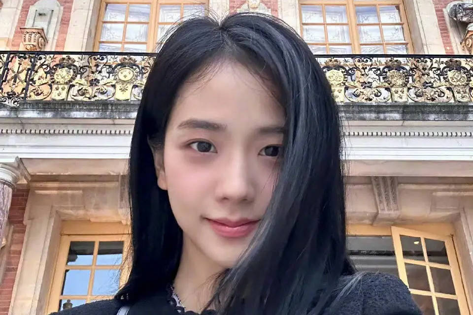 金智秀方就哥哥家暴争议发声：艺人独立生活，未涉家人私事