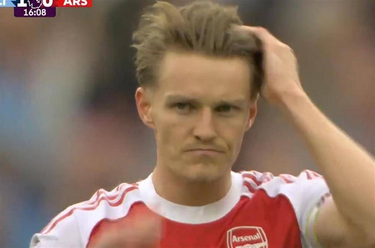 难道真要四大皆空？阿森纳1-2输了，曼城有望夺冠，枪迷心累，最新积分形势