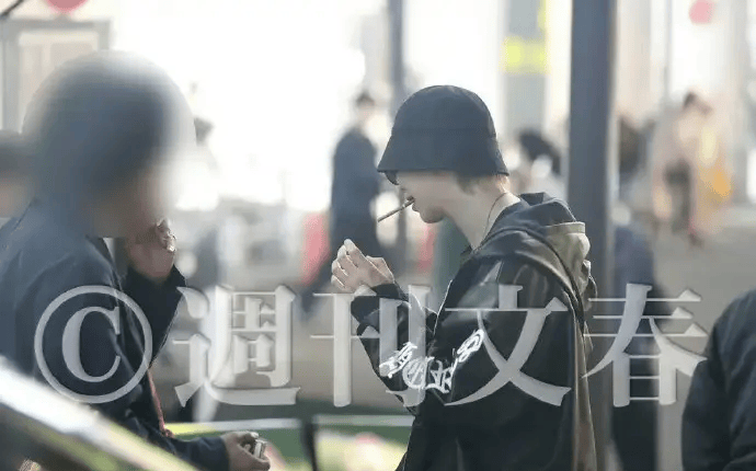 防弹少年团金南俊居酒屋酒吧连玩 街头吸烟乱扔烟头引争议