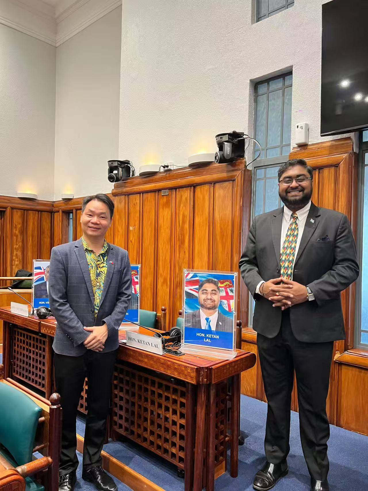斐济共工新闻社黄锐添代表团拜访斐济国会议员Ketan Lal(图2)