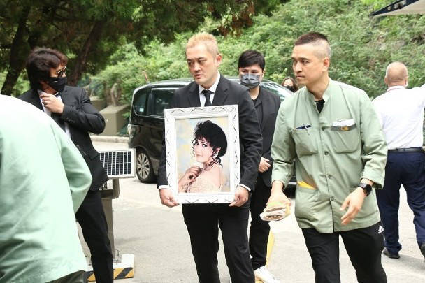 香港资深演员施明葬礼举行 曾塑造经典紫衫龙王形象