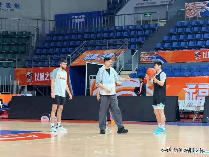 谁注意杜锋 真是为广东队操碎了心 亲自指导拉科焦泊乔黄明依陈家政
