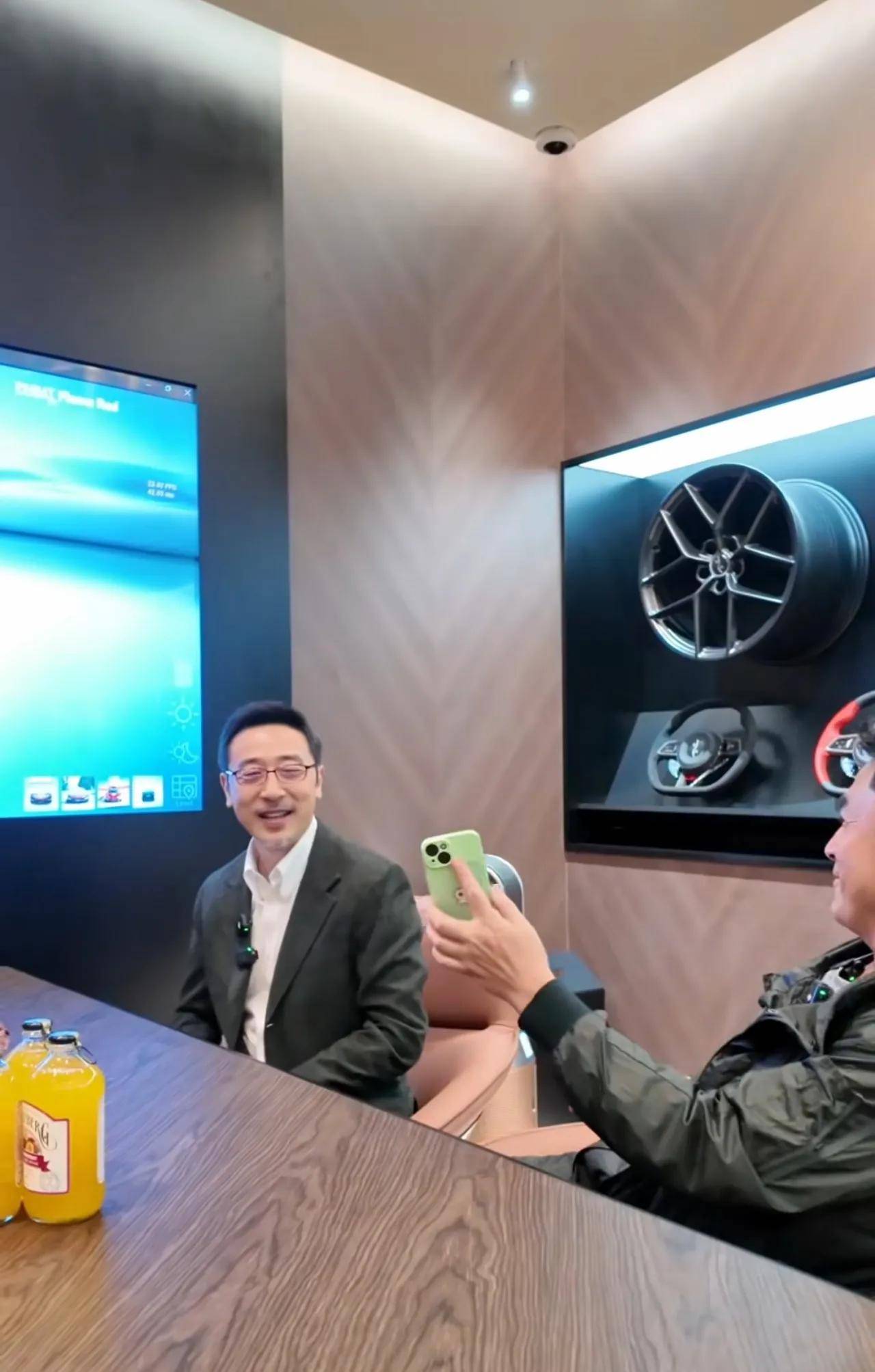 北京车展惊现“反派大佬”同框！他们的眼睛瞄准了同一款车，比亚迪仰望！