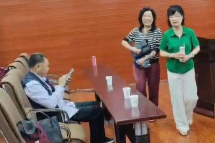 退休不忘上党课_余伯良_文成_图文