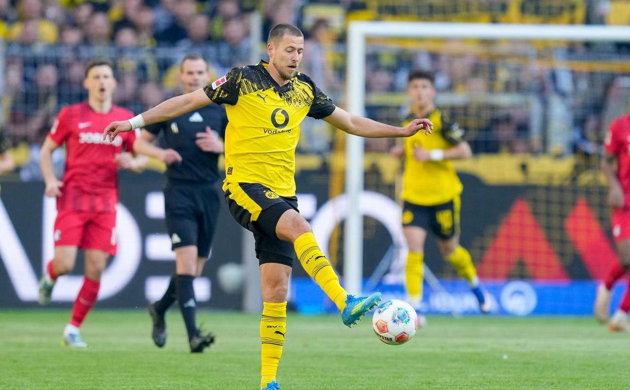 多特蒙德4-0大胜弗赖堡，德甲最新积分榜揭晓：争四形势愈发紧张