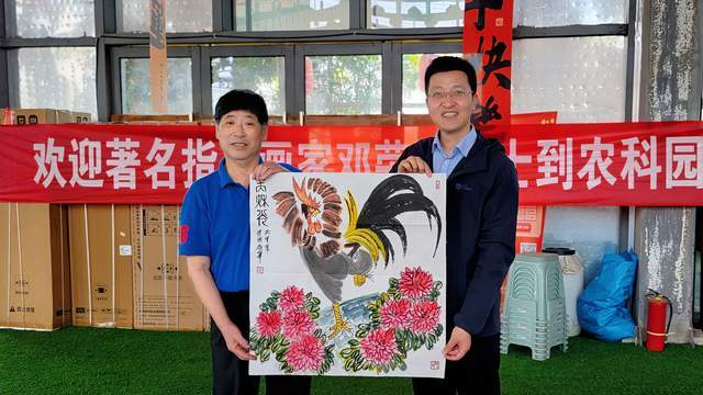 指墨画家邓荣明向大运河影视网赠送美术精品《美秋光》