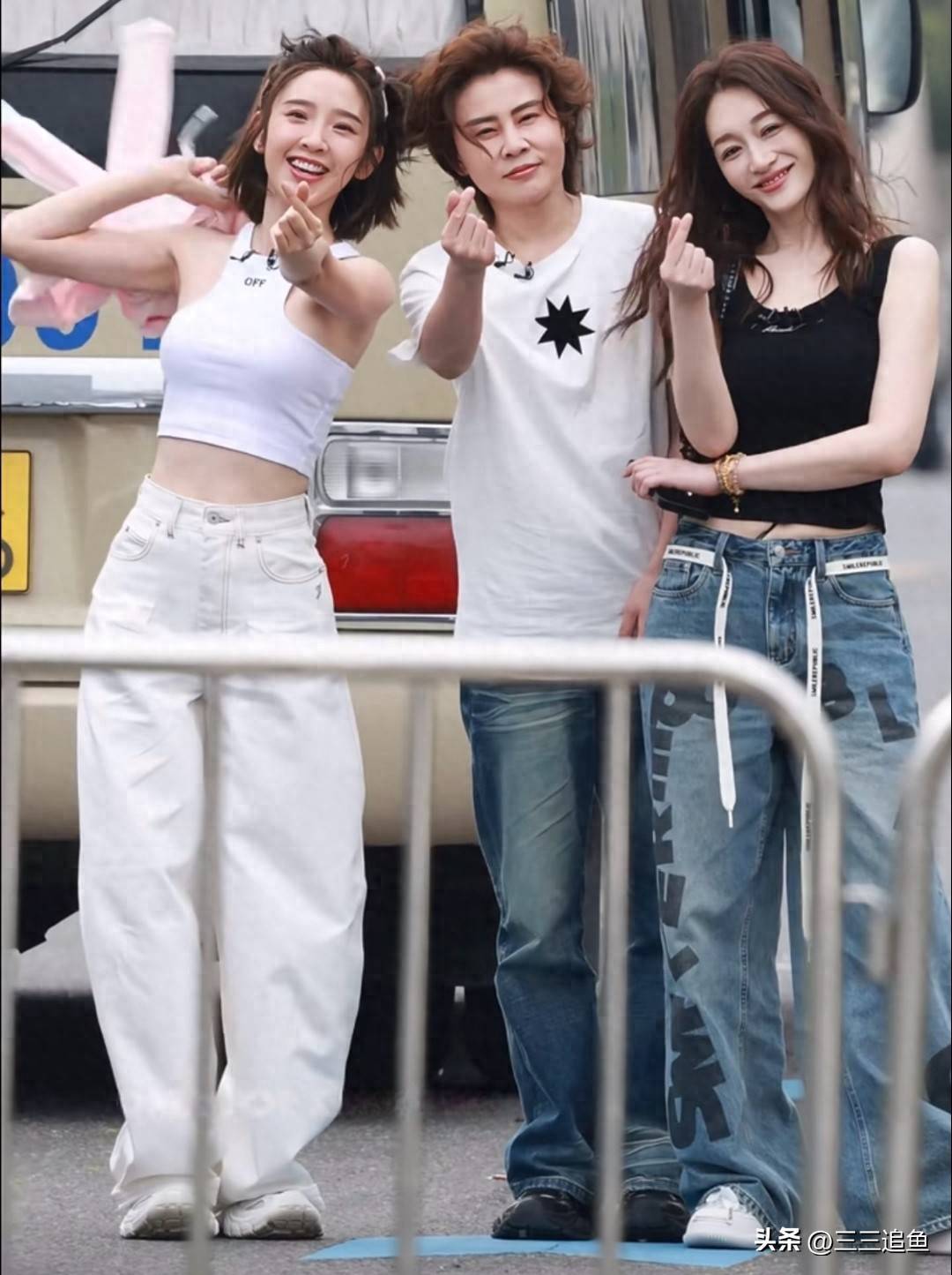 原创            58岁萧蔷颜值回春，晒自家豪宅，后花园好大特别美