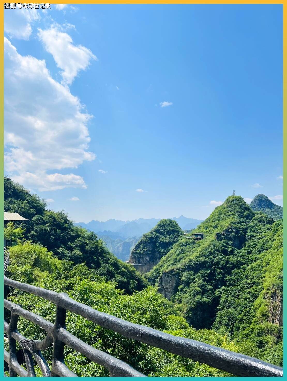 武汉东湖湖面广漠，蓝天白云，湖边绿谈蔓延远方，自行车骑行者剪影，高清当然痛快