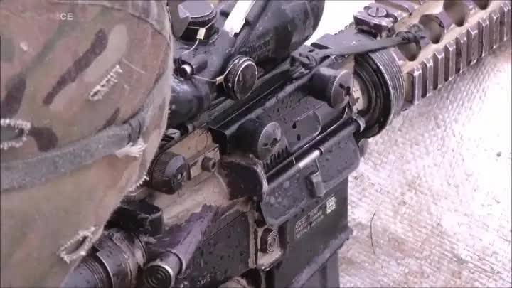 4944. 美军使用轻武器点射标靶，你知道它的型号吗？
