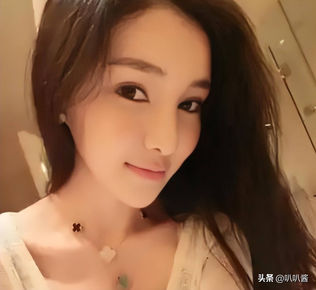 郭美美炫富事件_郭美美假慈善骗钱事件_郭美美 微博 炫富