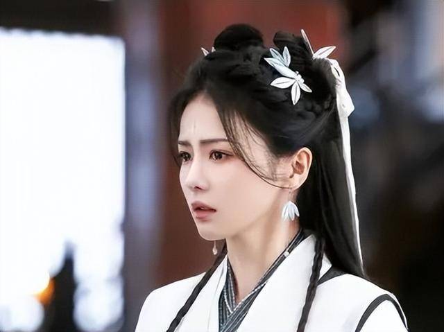 白鹿迎来全网骂潮，是因为她踩中了，中国观众最讨厌的3个雷区