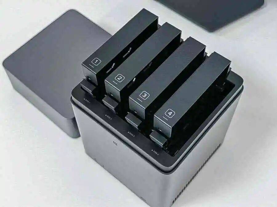 618NAS闭眼抄作业！绿联DH4300 Plus实测，治好我所有存储焦虑