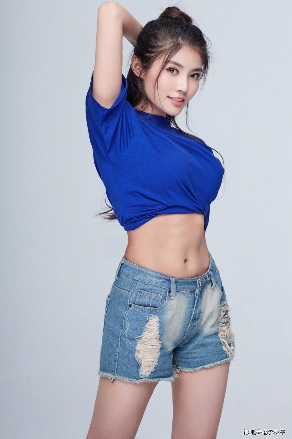 “椰树女神”！33岁徐冬冬写真赏