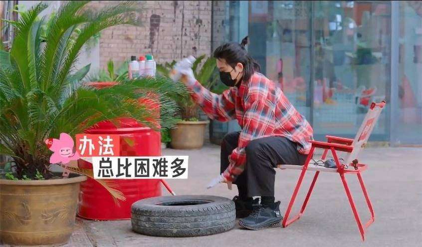 原创            产后复出恰逢家事变故，《桃花坞6》里方媛虽沉默少言，但不该被贴高冷标签