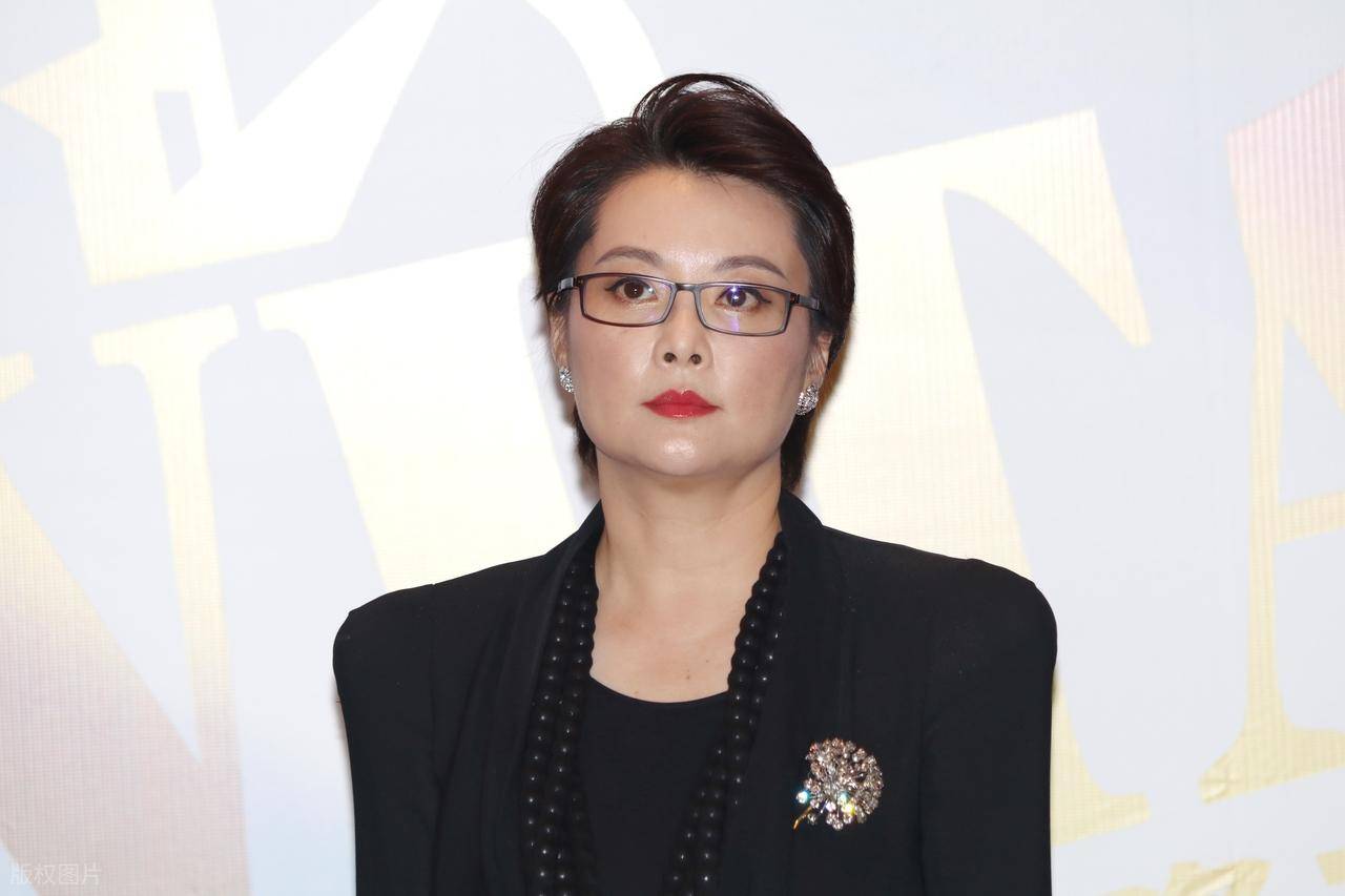 原创            袁立感谢天父惹众怒，硬刚医院是宗教所盖，网友：医护人员救了你