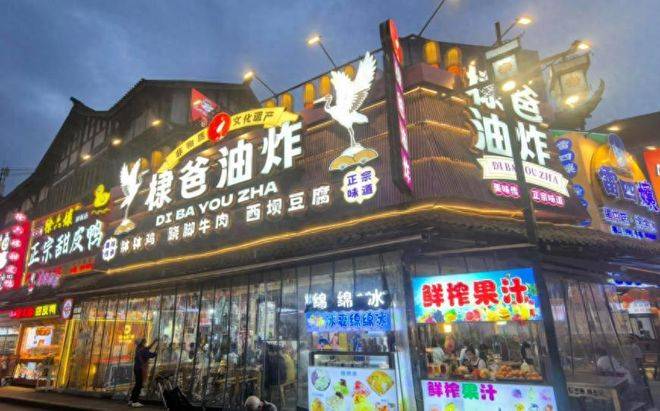 原创            王鹤棣不舒服风波升级，其父亲惨被牵连，当爹的只回了一句话