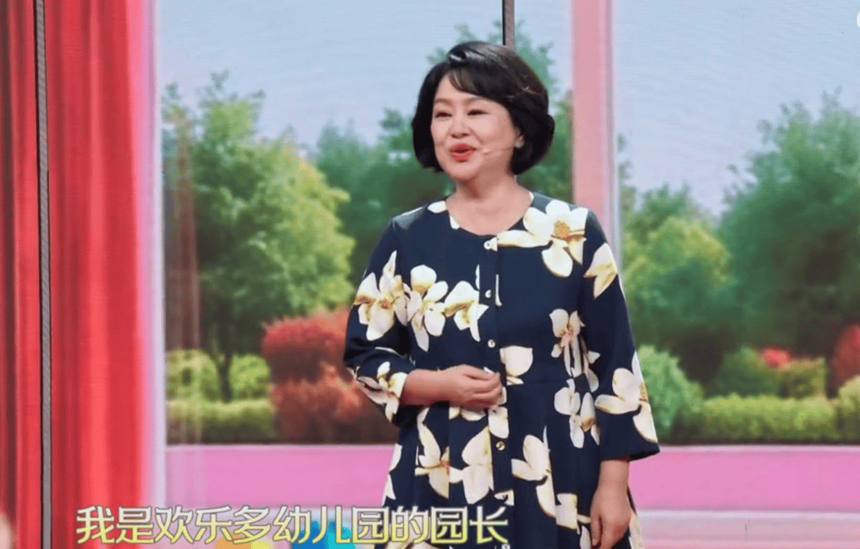 鞠萍姐姐六一亮相央视晚会 退休计划或延期引网友热议