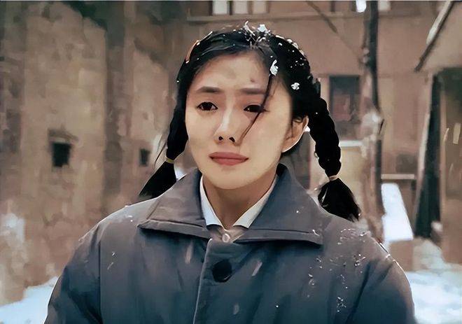 女演员千万别整容，26 岁刘浩存33岁杨紫对比，就明白张艺谋没说