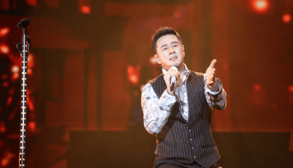 杨坤回应《歌手》高淘汰率：可能需要残酷赛制吸引关注封面图