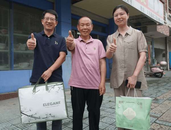 “你们好好活着，我们一直记得” 金华艾克端午节前走访暖人心