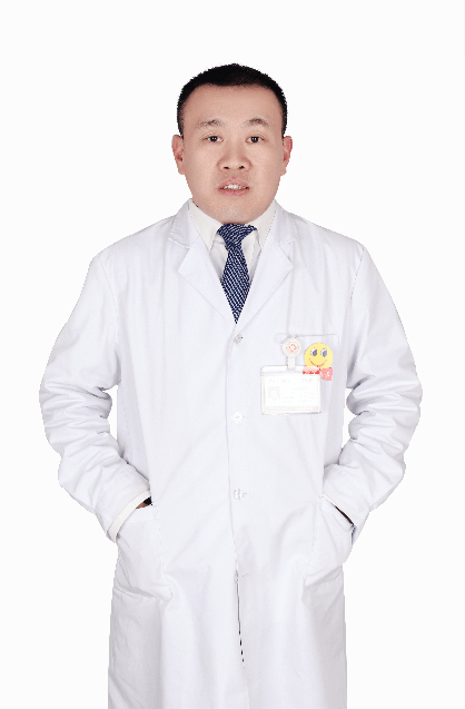 咸阳秦都九龙医院医生身着白大褂的专业形象展示
