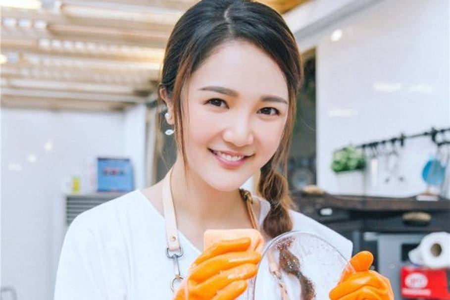 靳梦佳聊黄晓明《中餐厅》变化：暖心不变，更善倾听团队意见