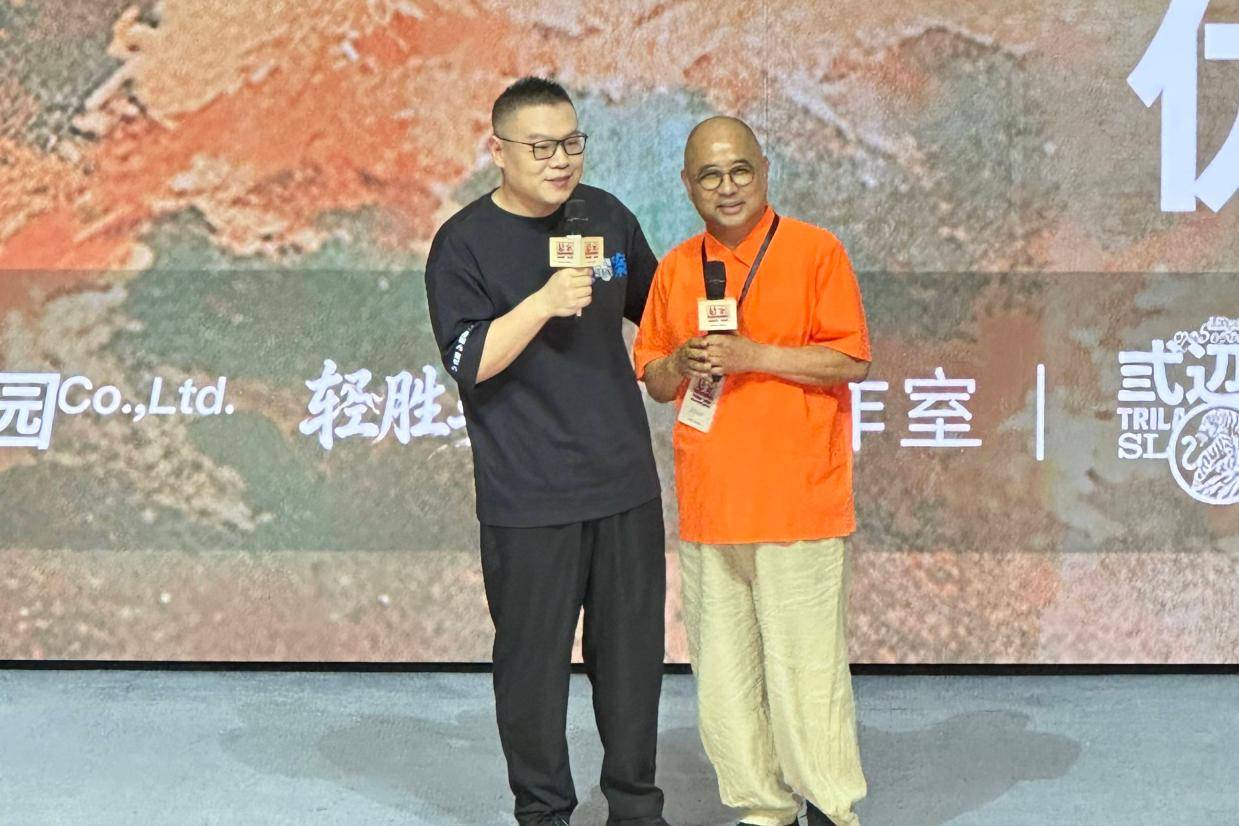 岳云鹏自曝本名岳龙刚 幽默调侃与杨烁戏中CP感