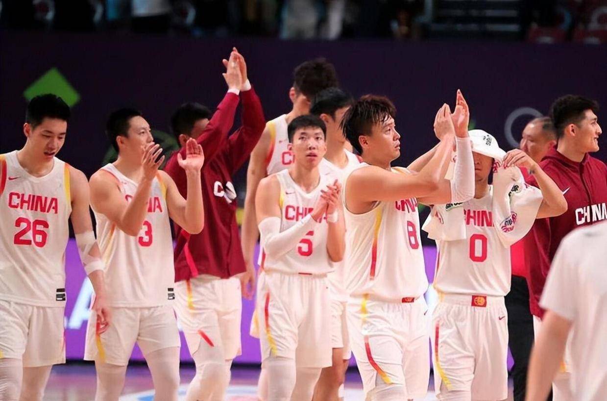 中国男篮名单大洗牌！7人离队3人锁定首发，曾凡博出局原因太可惜