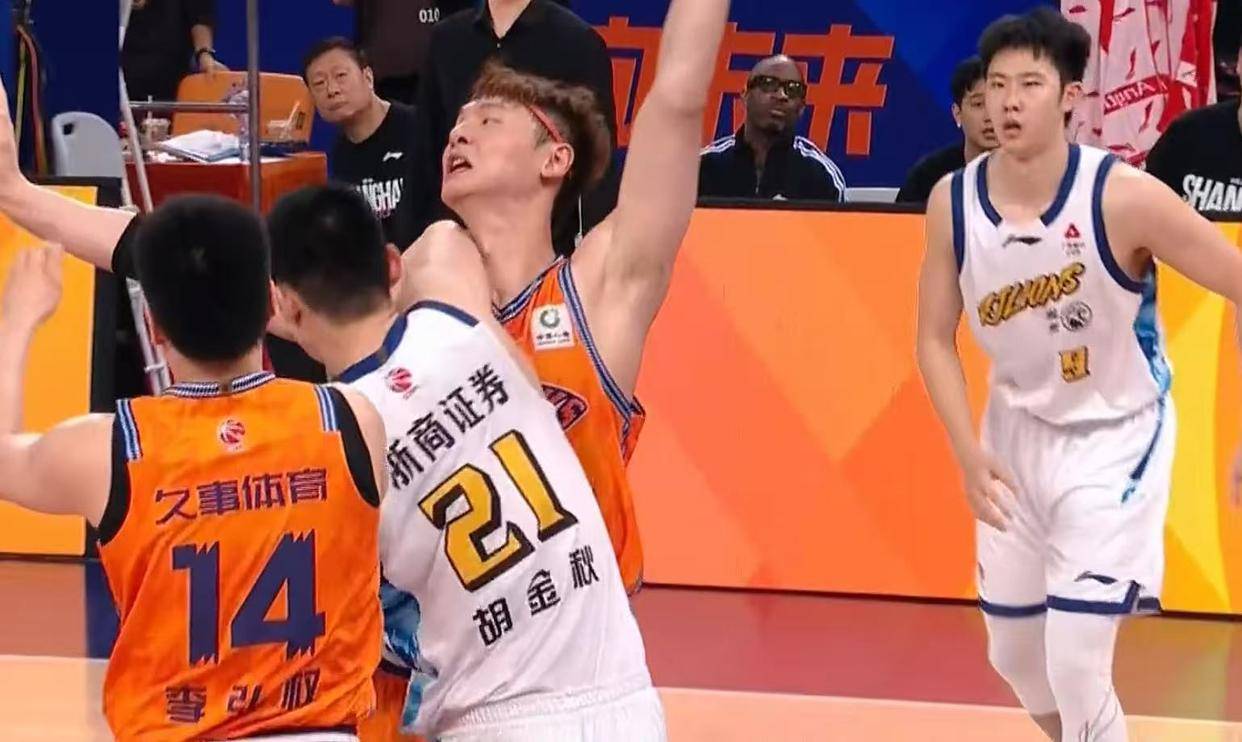 赵嘉仁离队后！广厦超市开张，朱俊龙布朗被疯抢，广东要胡金秋？