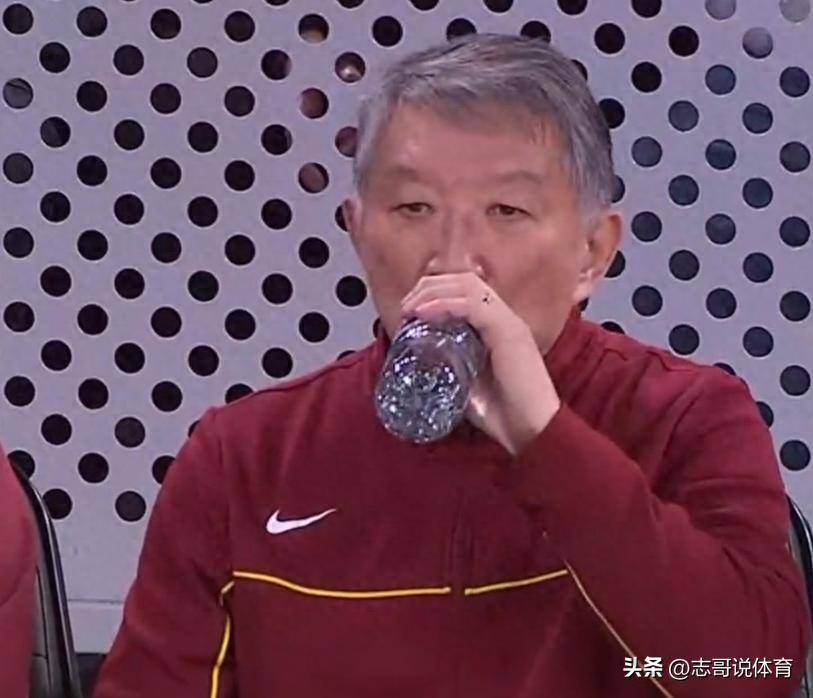 难以置信 中国女篮被18分大逆转 王思雨致命失误 张子宇25+11太难了