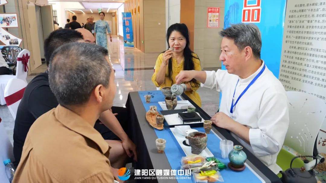 潭城街道七贤社区、景龙社区:舌尖上的“母亲节”.00_08_49_00.Still023_副本.png