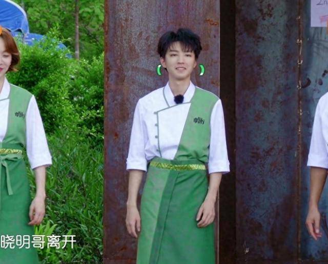 原创            黄晓明撂下中餐厅，26岁王俊凯临危受命，一番操作让瞿颖戴军服气