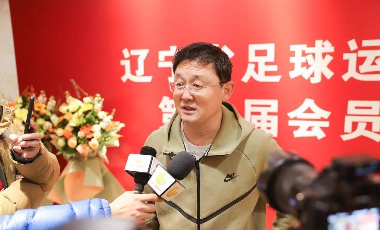 中国足球小将又夺一冠！董路手握品牌赞助加持、接连拿下赛事冠军！难怪孙继海会眼红