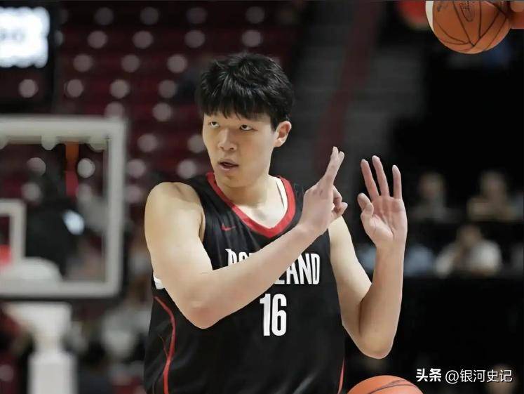 中国男篮最新动态：王浩然请假离队，曾凡博将赴海外疗伤