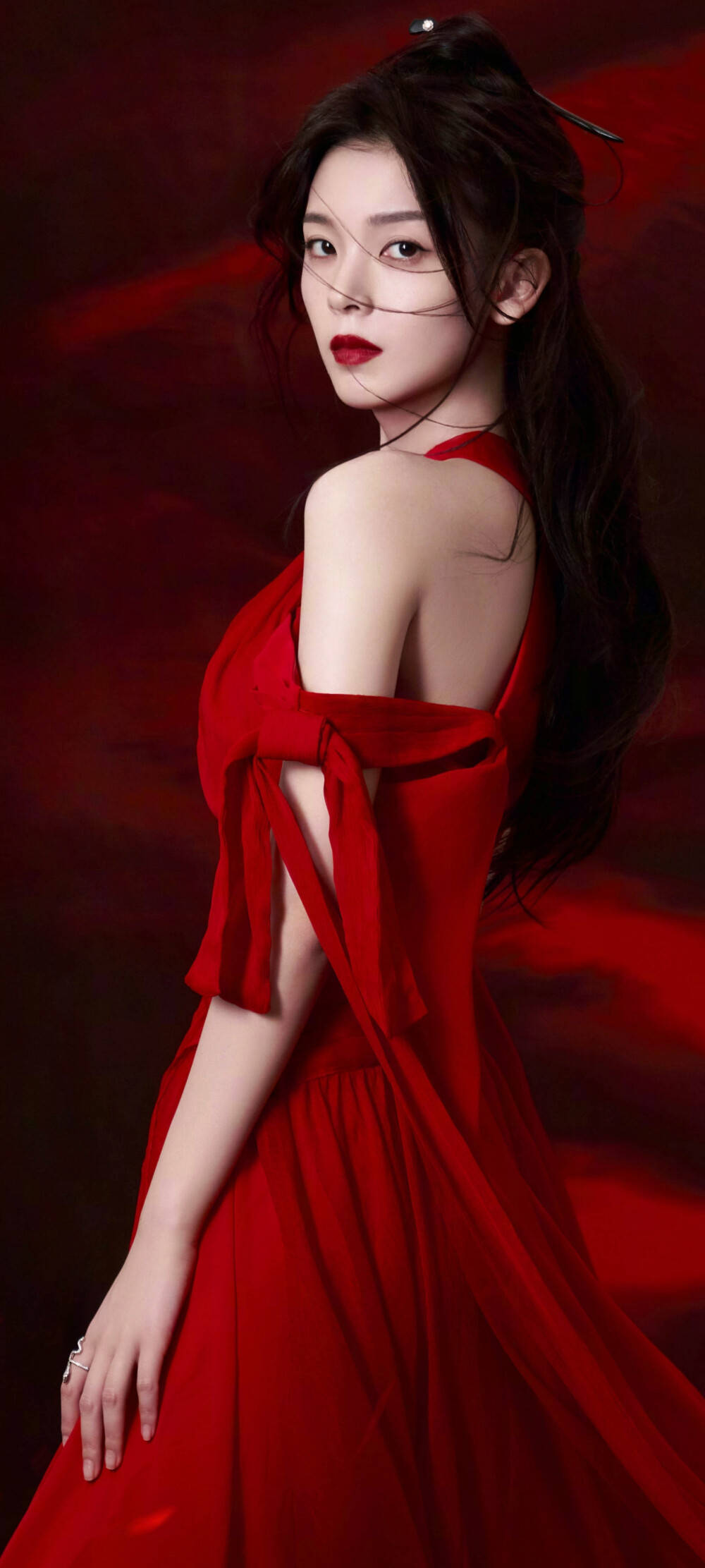“霍仙姑”陈瑶靓丽写真美爆了！萝莉脸高挑身材性感撩人