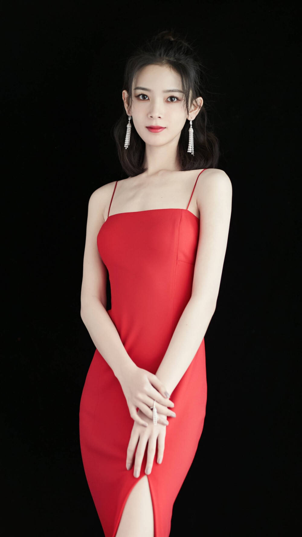 “霍仙姑”陈瑶靓丽写真美爆了！萝莉脸高挑身材性感撩人