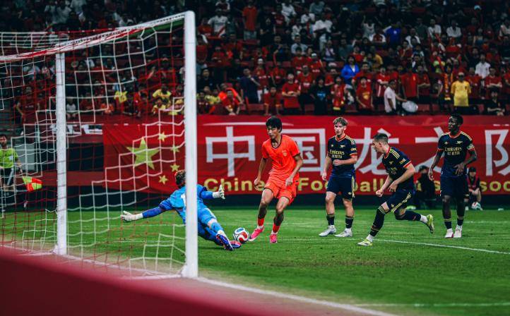 赵松源“打爆”阿森纳！46分钟独造两球，1V3一条龙，半场闪击
