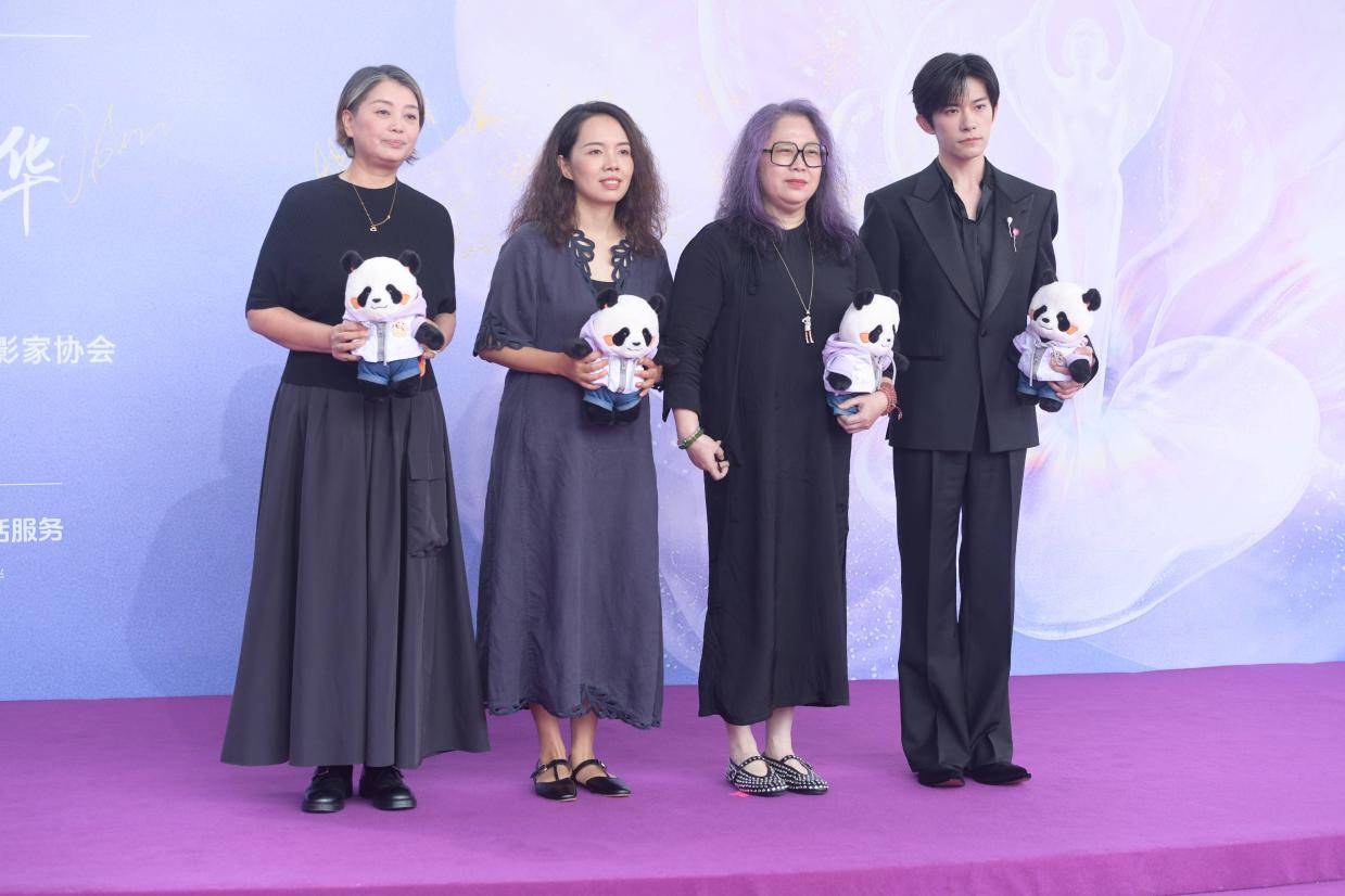 第38届大众电影百花奖提名表彰盛典 宋佳易烊千玺梁家辉齐聚一堂
