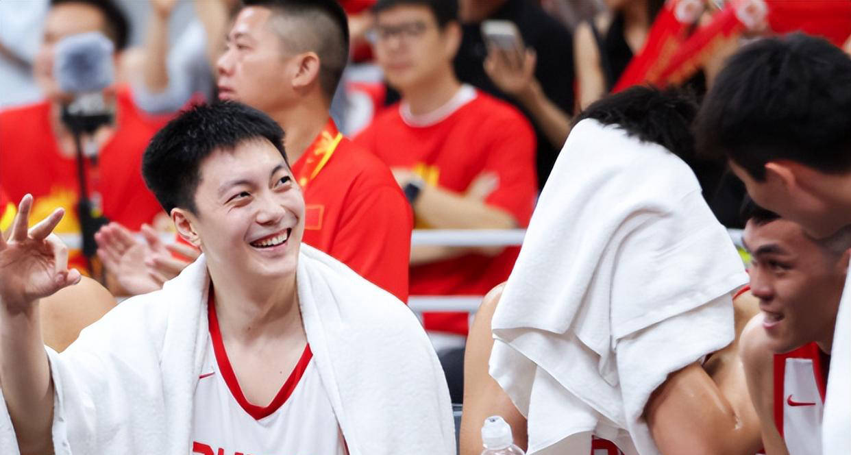 中国男篮险胜乌拉圭5分，赛后传来三大坏消息，队长胡明轩仅得3+2？