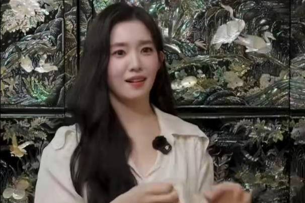 韩女星节目中榴莲配酒致严重醉酒引热议封面图