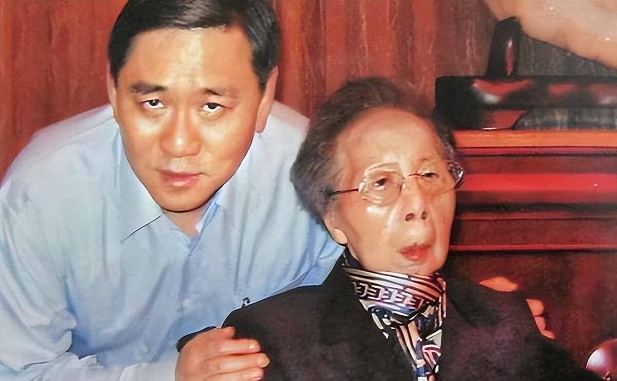 今日：为爱弃万亿家产！44岁净身出户，75岁他如何靠贵人指点赚回三千亿？_王文洋_电子_王永庆
