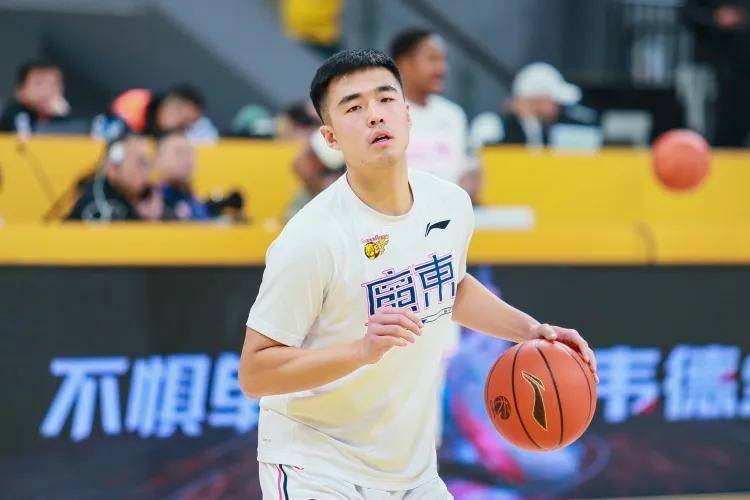 宏远早报！又官宣一笔新签约，徐杰与罗斯上演三分大赛，周鹏即将回归