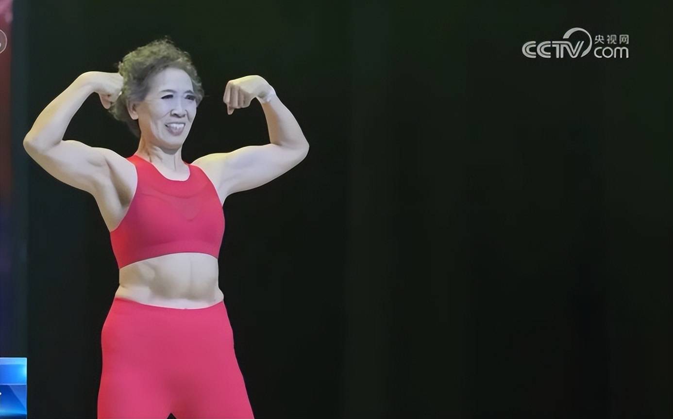 36岁爸爸送19岁女儿出嫁,冻龄状态被误认成哥哥,想抗衰的学起来