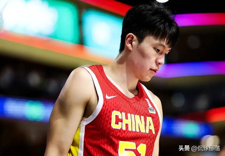 事情闹大！赞助商公子太嚣张，拿球砸赵继伟，苏群：替杨瀚森出头